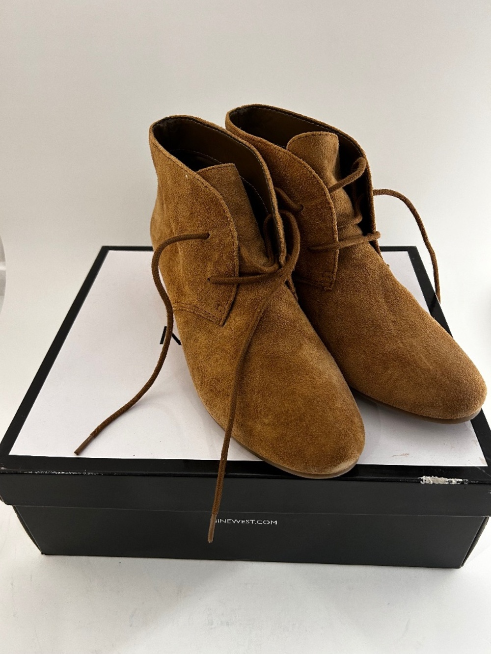 Nine West Joanis Suede Wedge Chukka Booties – Natural Tan – Size 7.5 – NIB